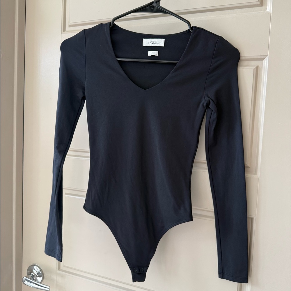 Aritzia BABATON CONTOUR black long sleeve bodysuit (2XS)